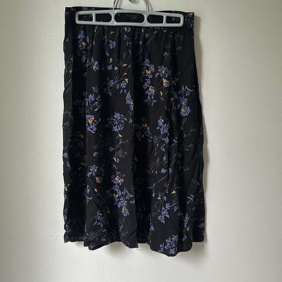 Sag Harbor Skirt - Picture 2 of 4